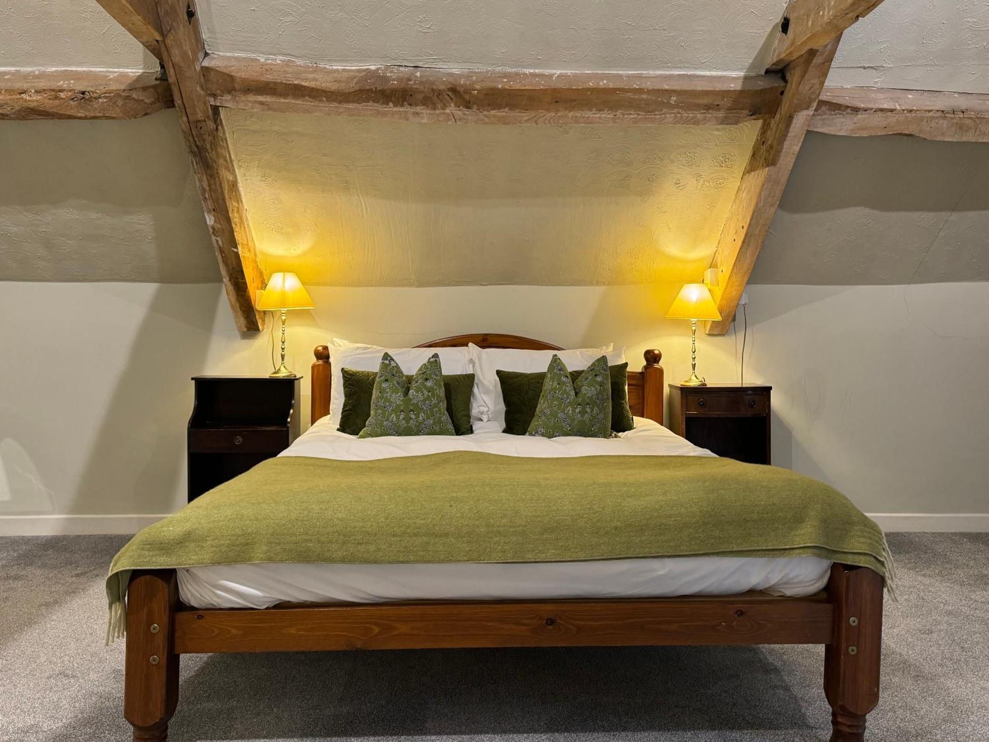 Neeld Arms Hotel Grittleton Luaran gambar